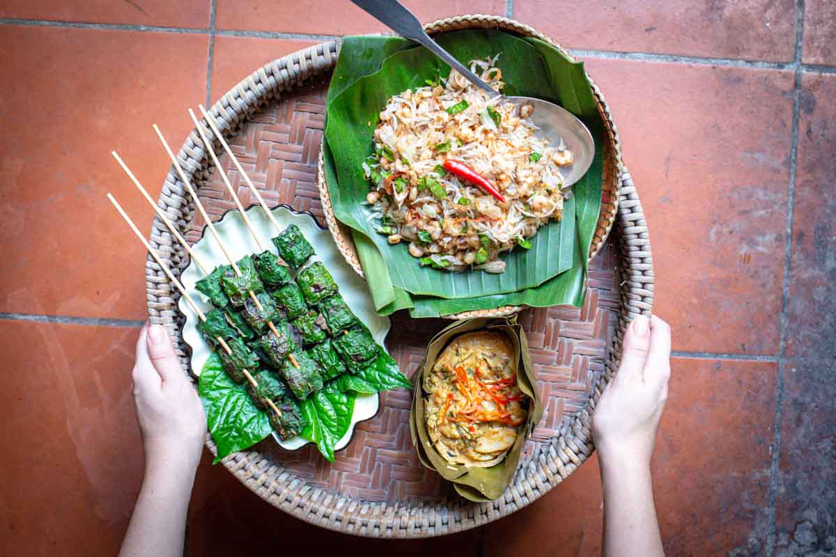 Siem Reap Evening Food Tour by Tuktuk Featured
