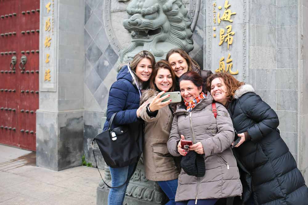 Shanghai Breakfast Food Tour Temple Selfie