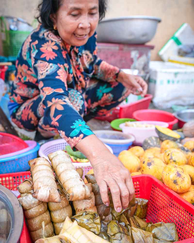 Phnom Penh Morning Market & Breakfast Tour Market Snack Vendor