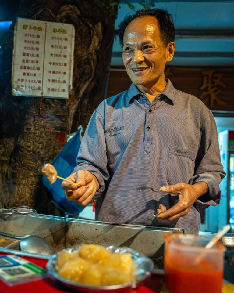 Guangzhou Evening Food Tour vendor