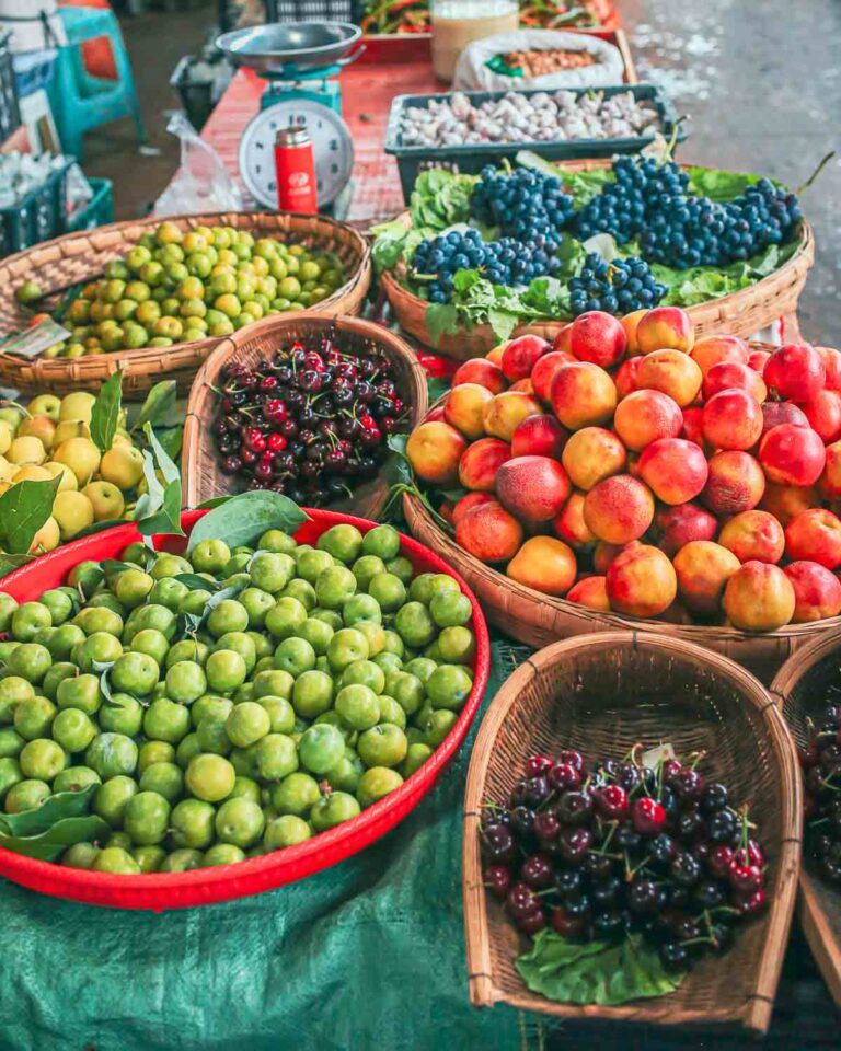 Lijiang market fruit