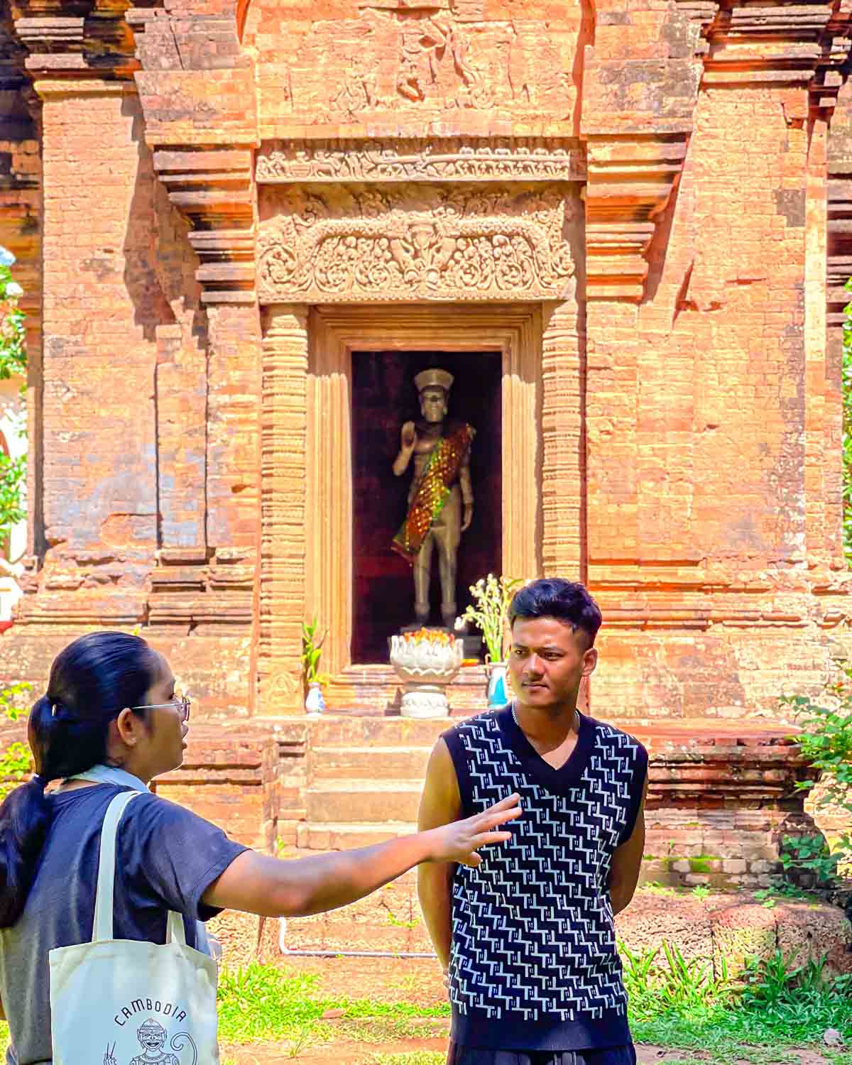 Free Siem Reap Market & Local Temple Tour 10