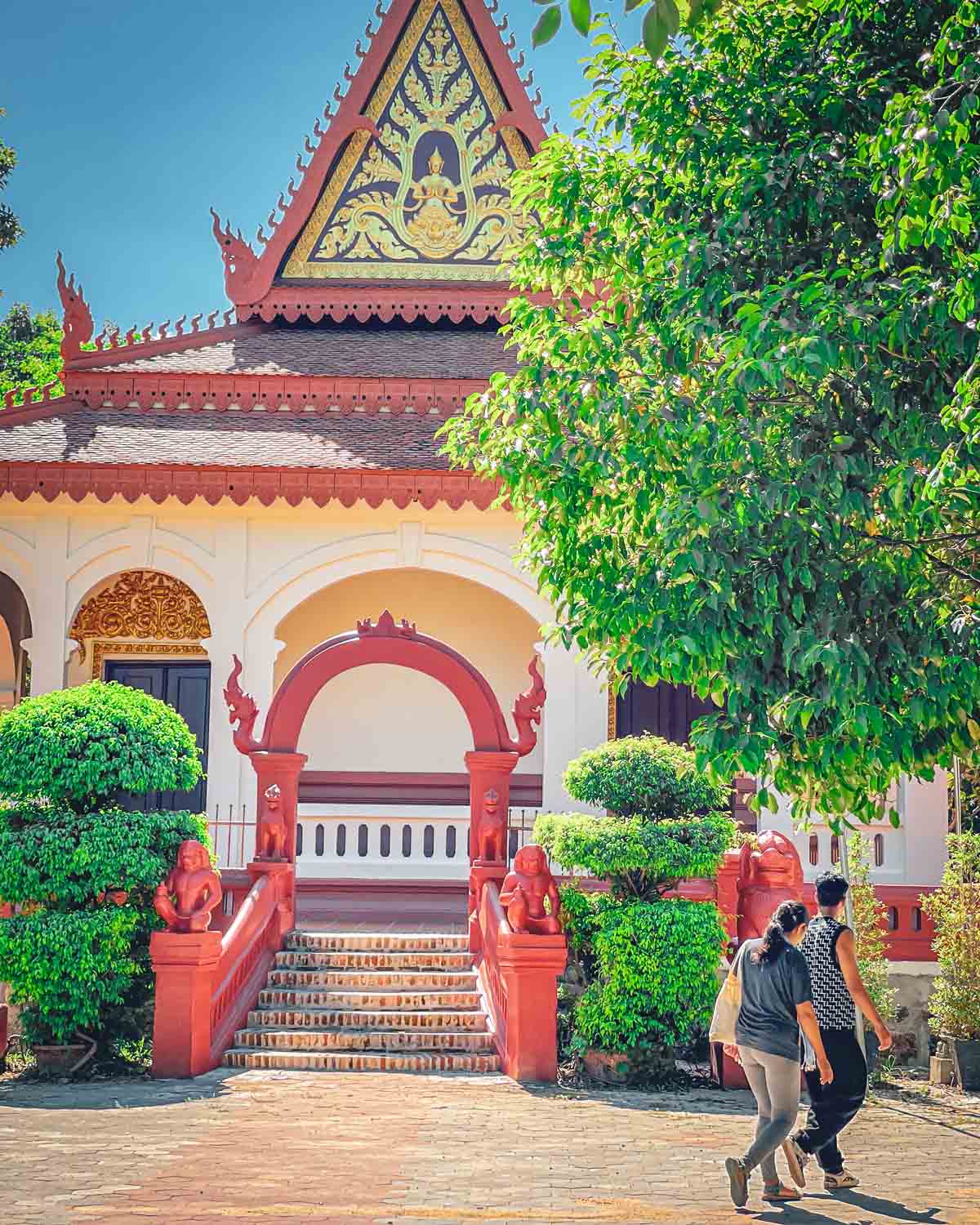 Free Siem Reap Market & Local Temple Tour 6