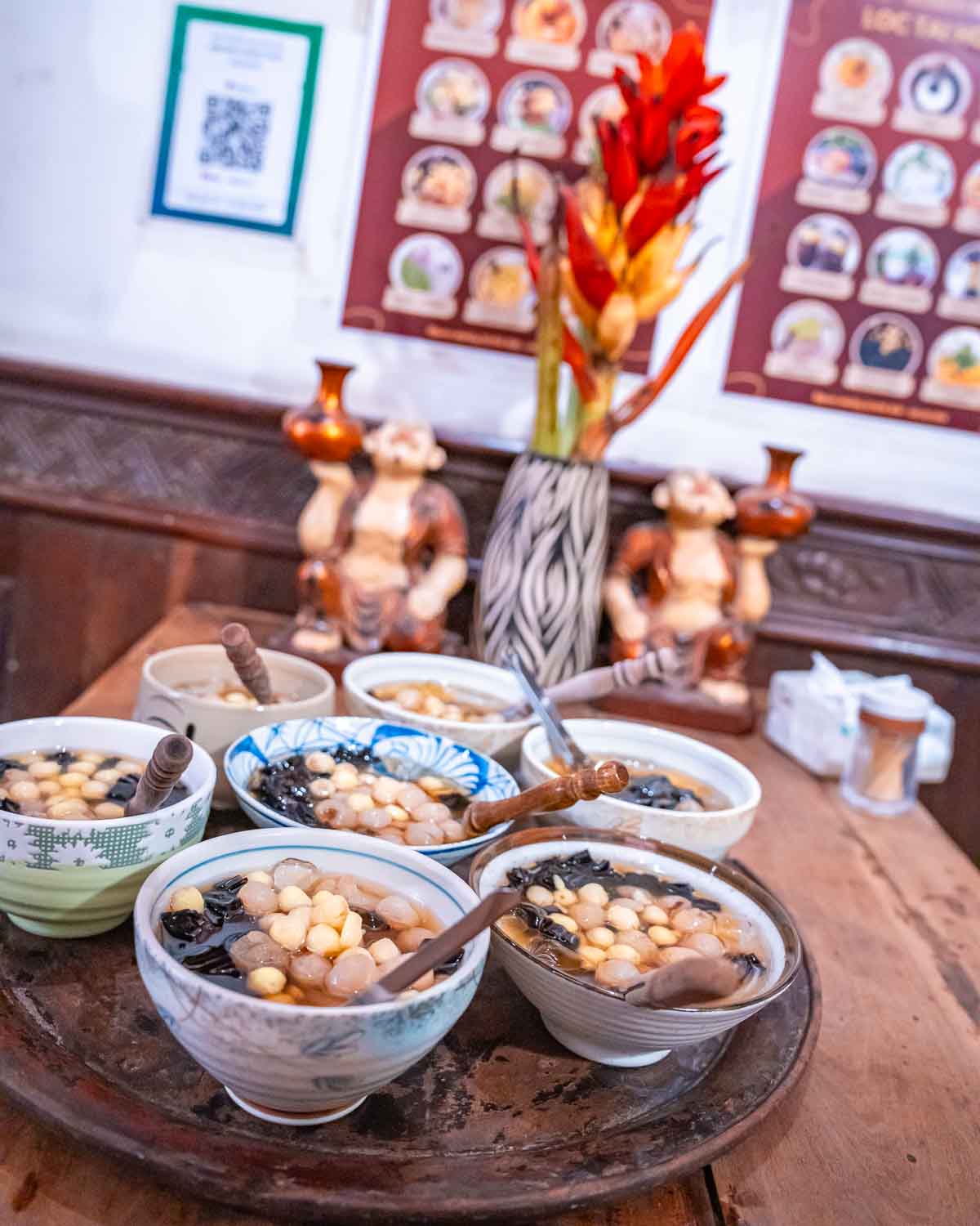 Hanoi Old-Quarter Evening Food Dessert Bowls