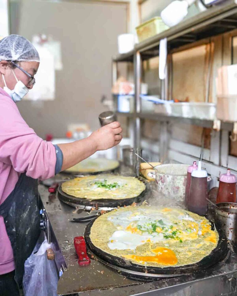Beijing Hutong Breakfast Food Tour Jianbing Vendor