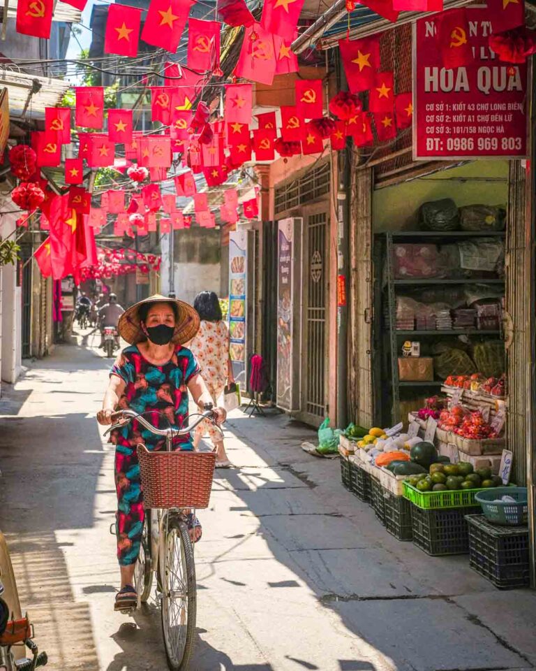 Local cycling in alley