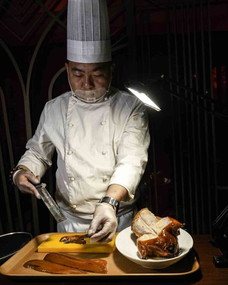 Chef slicing Peking duck