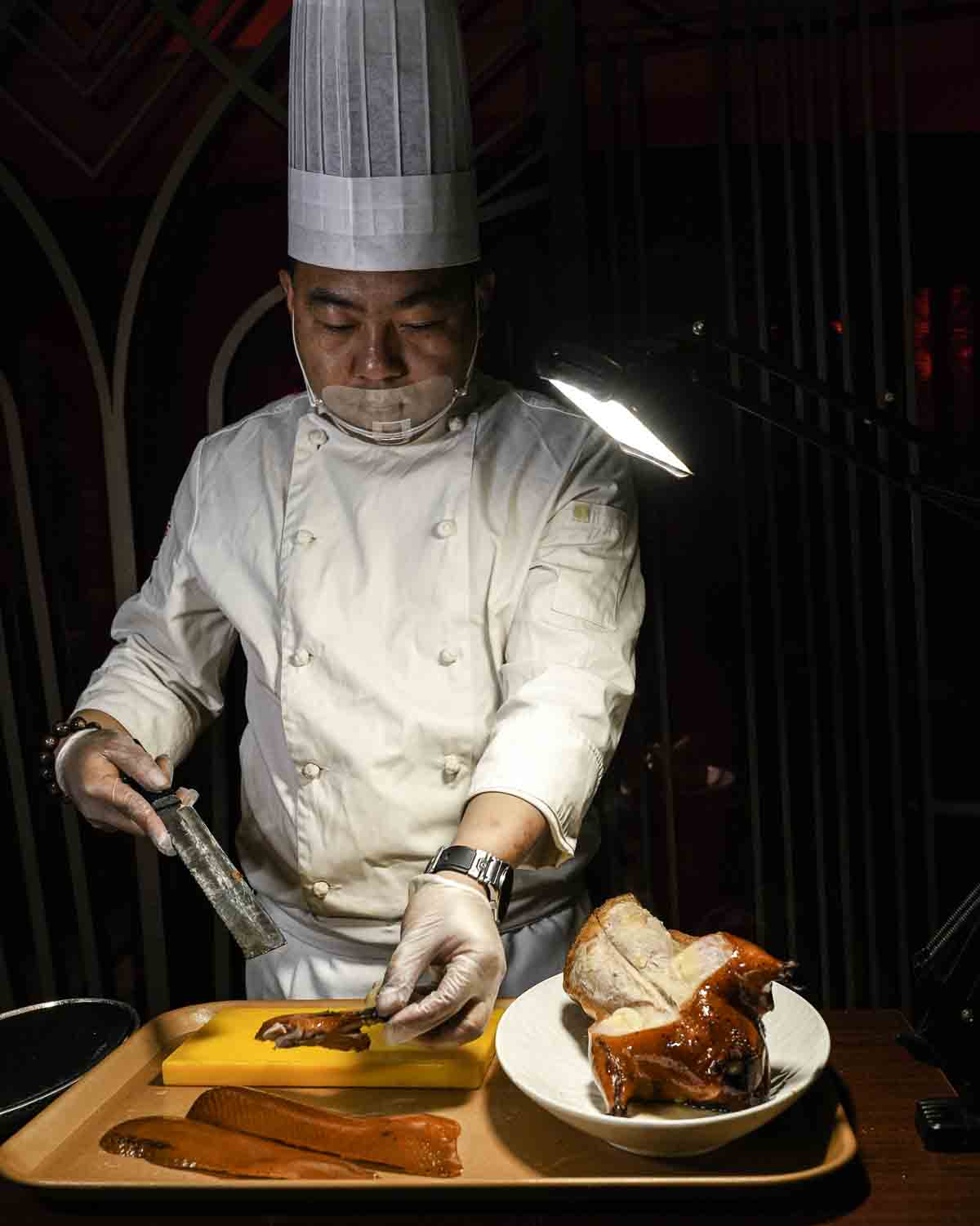 Chef slicing Peking duck