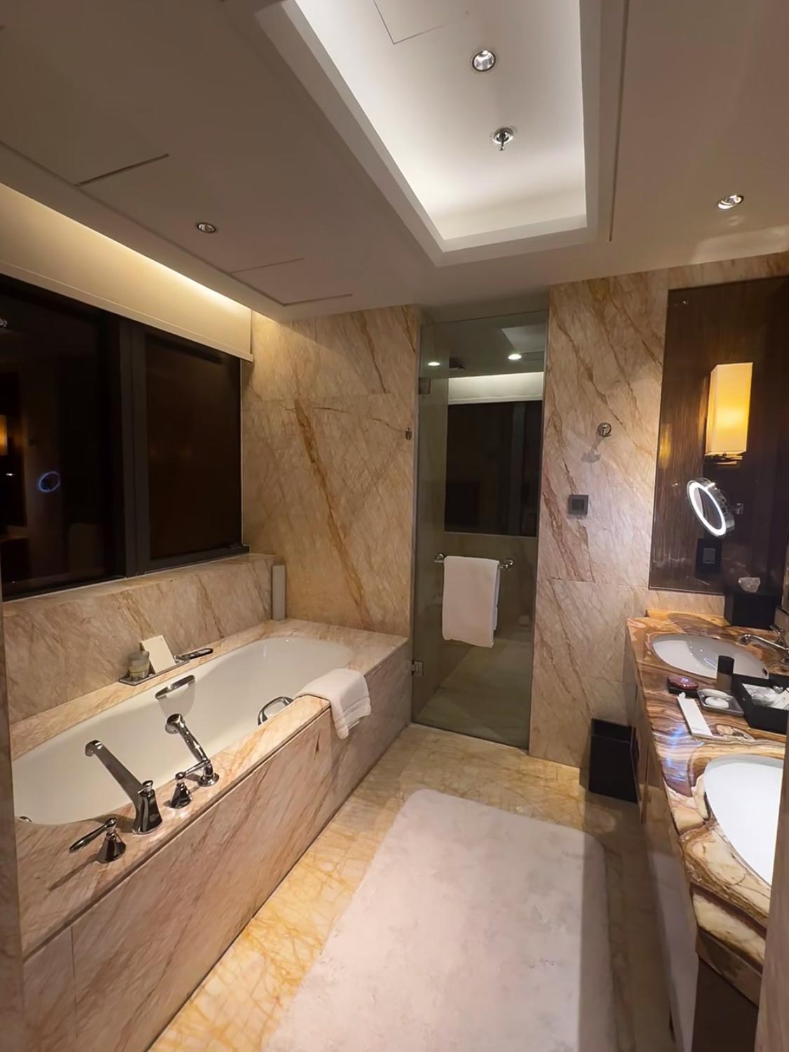The Ritz-Carlton Chengdu bathroom