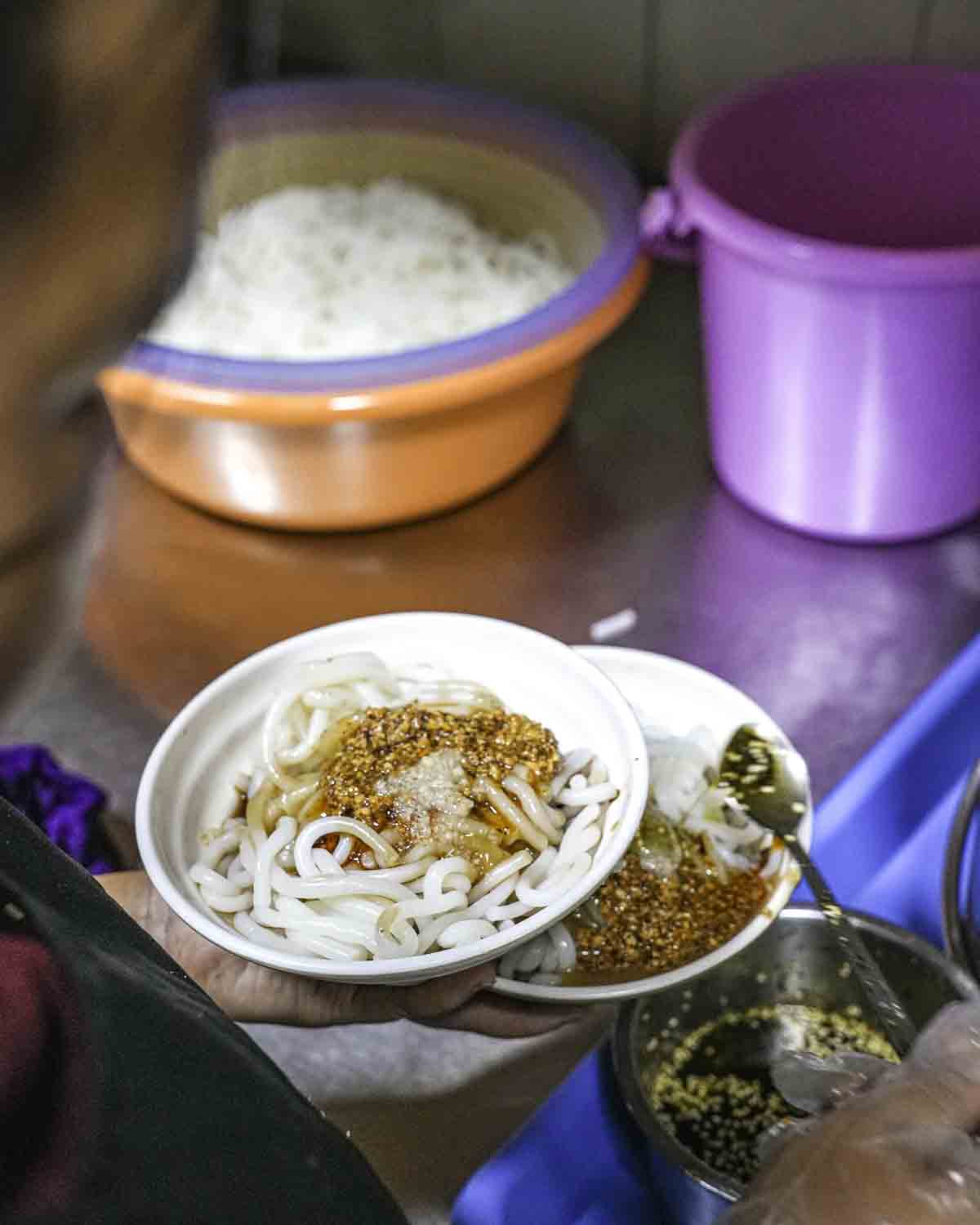 Chef making rice noodle sauce