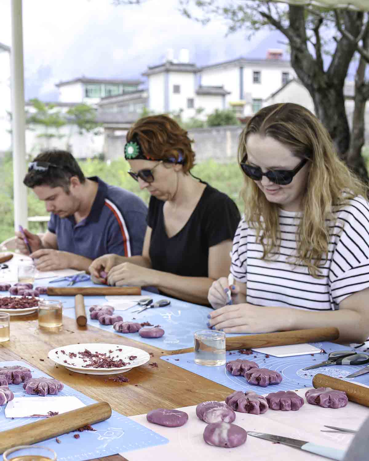 Guests making rose cakes