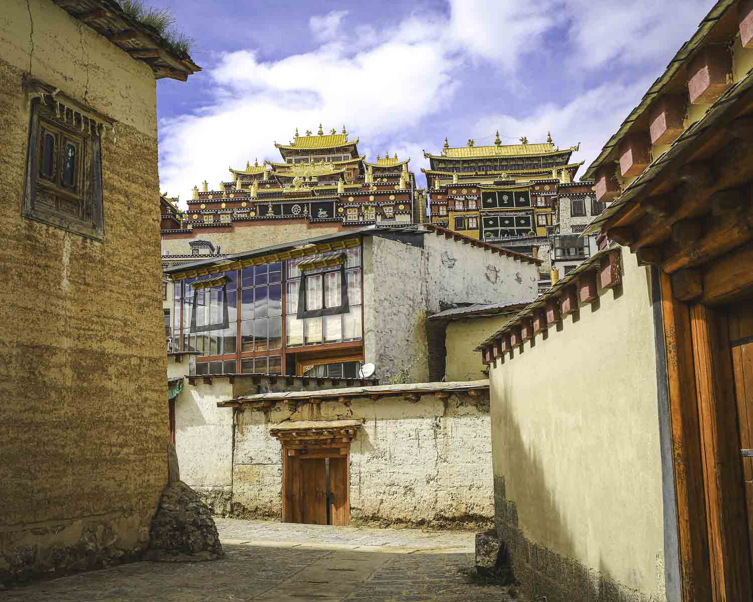 Songzanlin Monastery alleyway