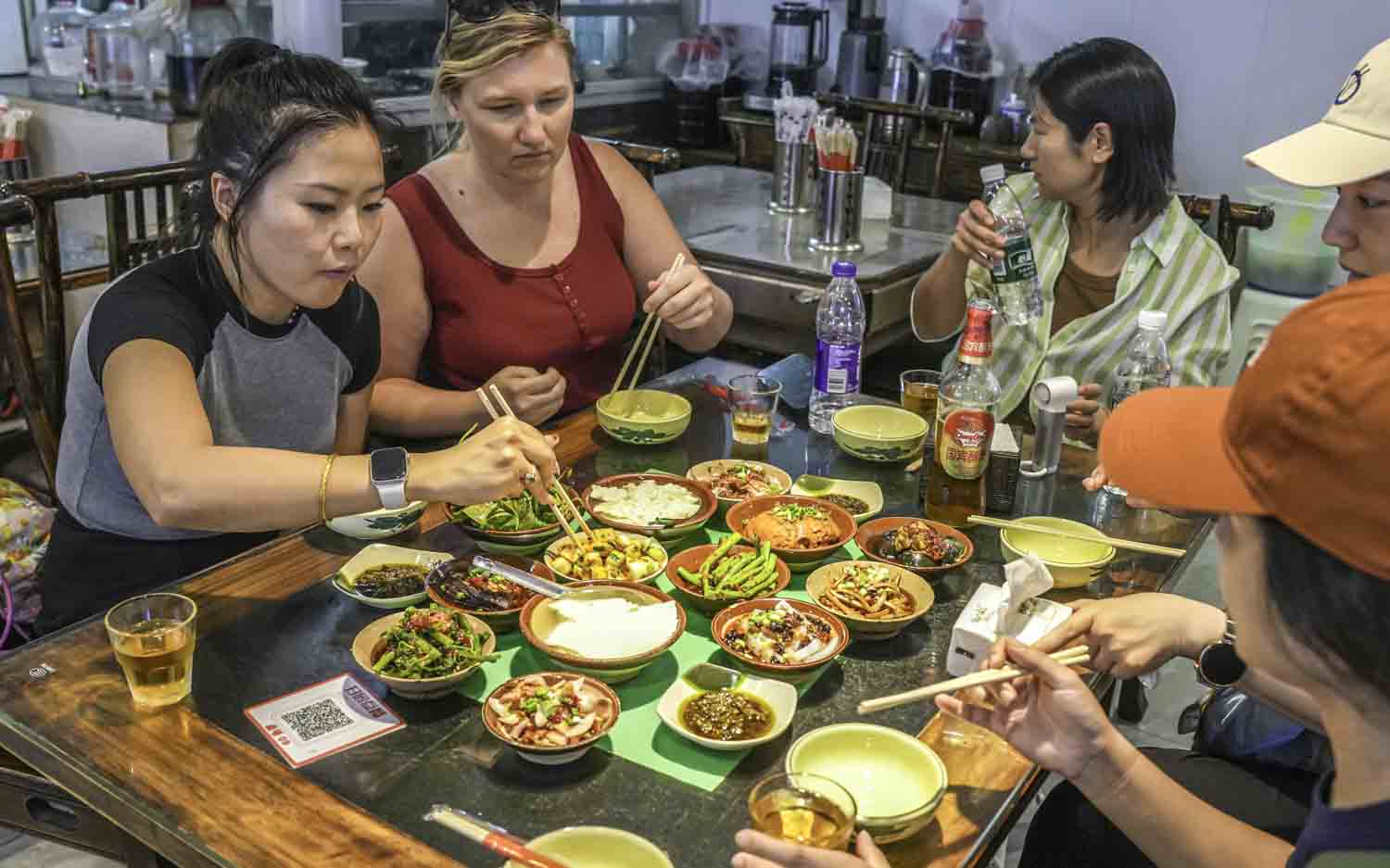Guests eating tofu pudding