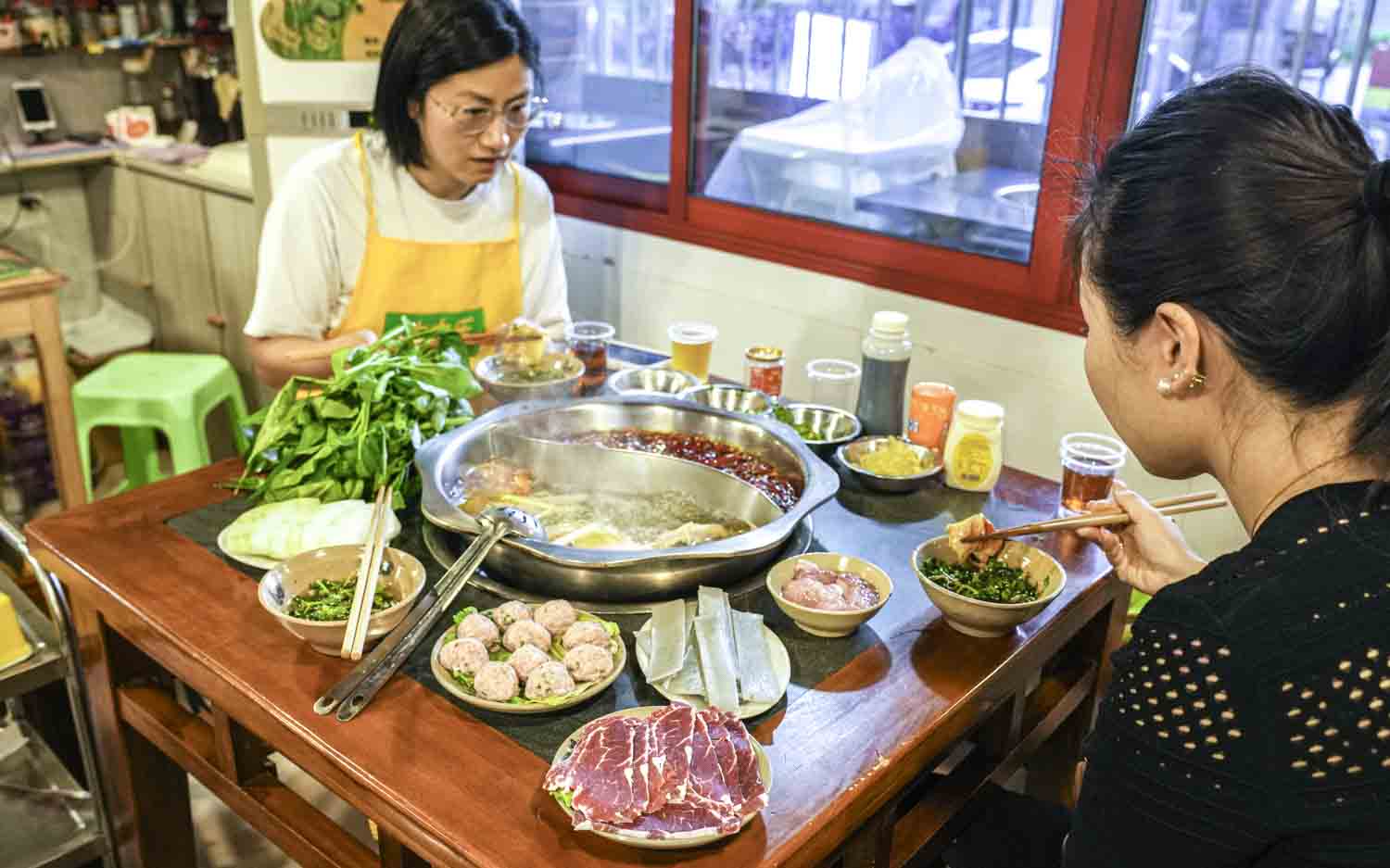 Eating Chongqing hotpot