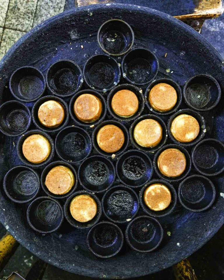 Breakfast buns in cast iron