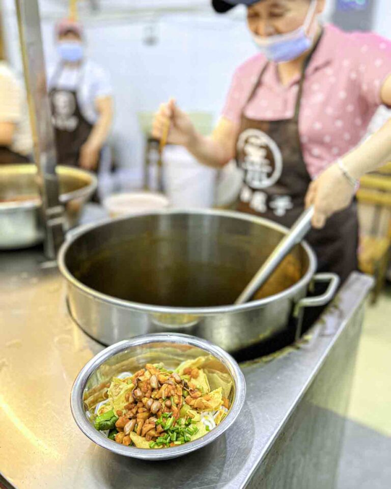 Vendor making rice noodles