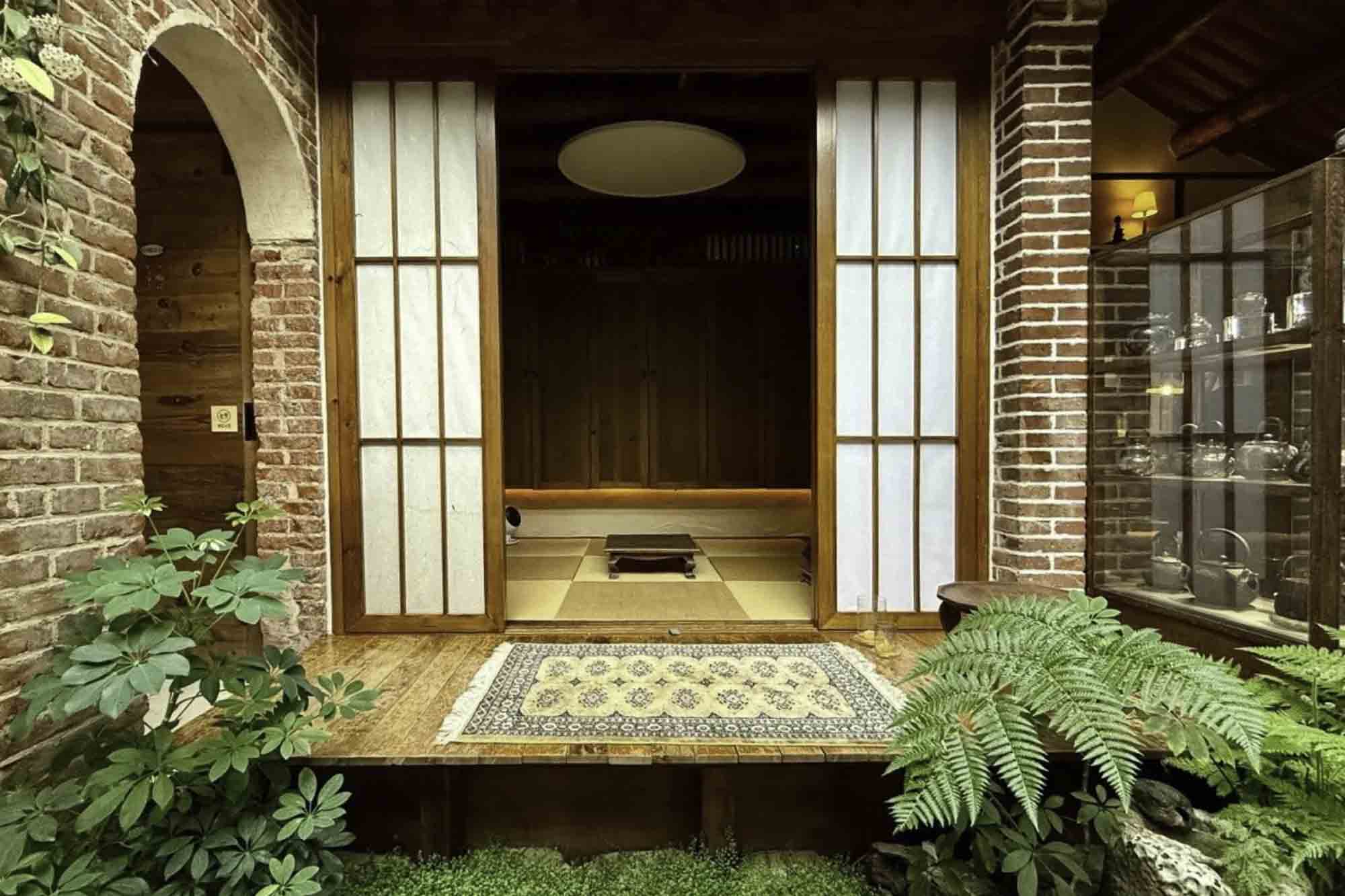 Hidden traditional teahouse courtyard
